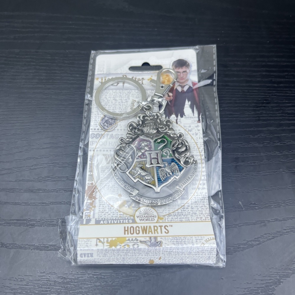 Harry Potter Hogwarts Crest Metal Keychain New on Card Official Key Chain